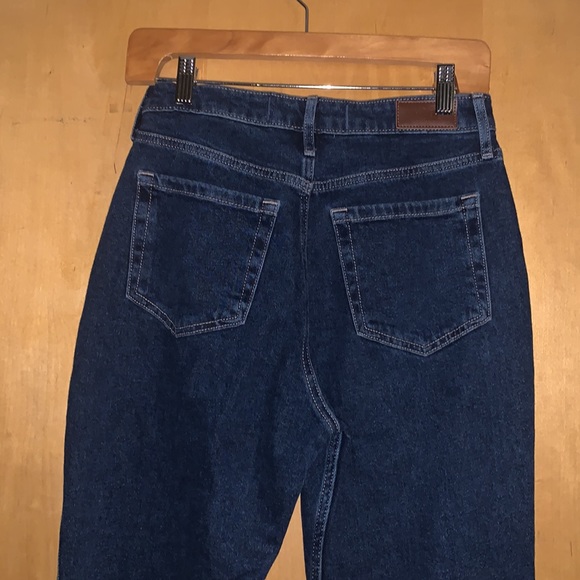 Hollister Ultra High Waist Mom Jean Medium Wash - Picture 8 of 9